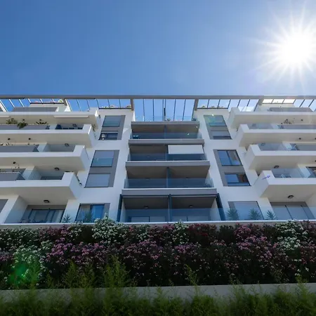 Mari Deluxe Apartment